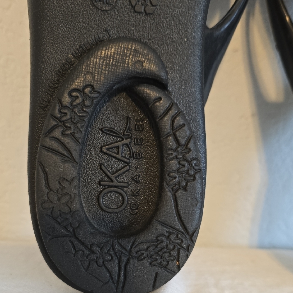 OKA b. Black Women's Sandals with Floral Accent. Size ML - Picture 11 of 16